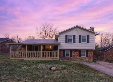 82 Forest Hill Dr, Irvine, KY 40336