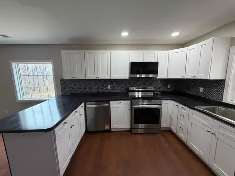Kitchen - 1086 Moore Hill Ave, Corbin, KY 40701 photo 2 of 2