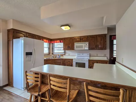 Kitchen - 553 Riverview Dr, Liberty, KY 42539 photo 3 of 3