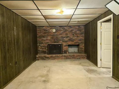 Living - 553 Riverview Dr, Liberty, KY 42539 photo 7 of 7