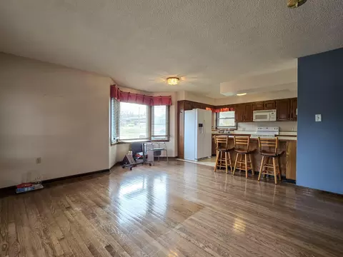 Living - 553 Riverview Dr, Liberty, KY 42539 photo 3 of 7