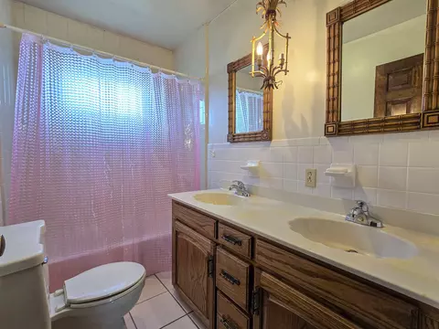Bath - 553 Riverview Dr, Liberty, KY 42539 photo 1 of 2