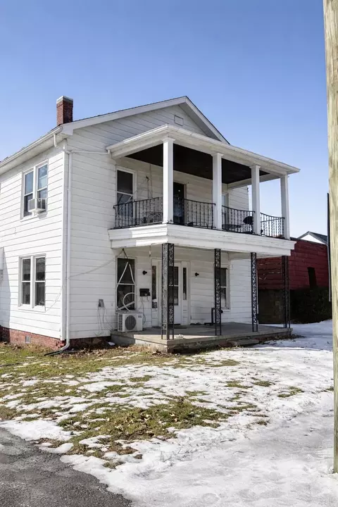 264 Broadway St, Irvine, KY 40336