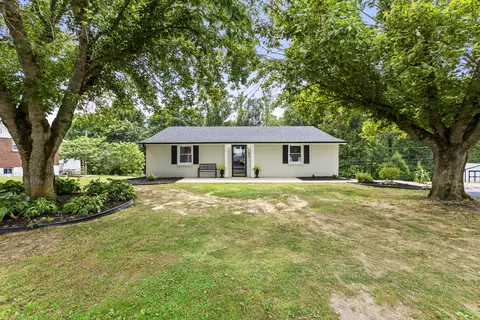 103 Sand Hill Church Rd, Irvine, KY 40336