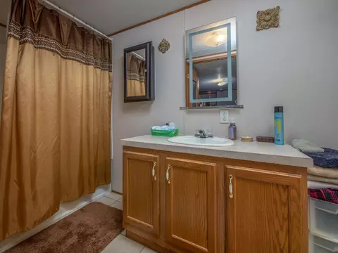 Bath - 60 Ridgeway Dr, Morehead, KY 40351 photo 3 of 3