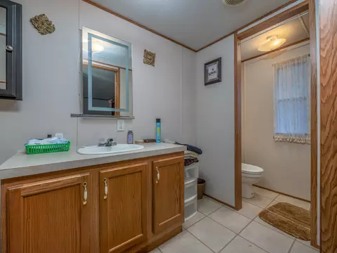 Bath - 60 Ridgeway Dr, Morehead, KY 40351 photo 1 of 3
