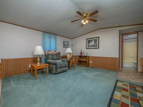 Living - 60 Ridgeway Dr, Morehead, KY 40351 photo 2 of 2