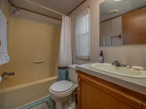 Bath - 60 Ridgeway Dr, Morehead, KY 40351 photo 2 of 3