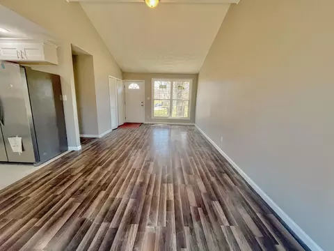 Living - 271 Clay Ave, Corbin, KY 40701 photo 1 of 2