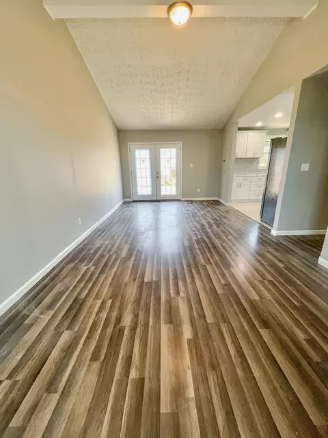 Living - 271 Clay Ave, Corbin, KY 40701 photo 2 of 2
