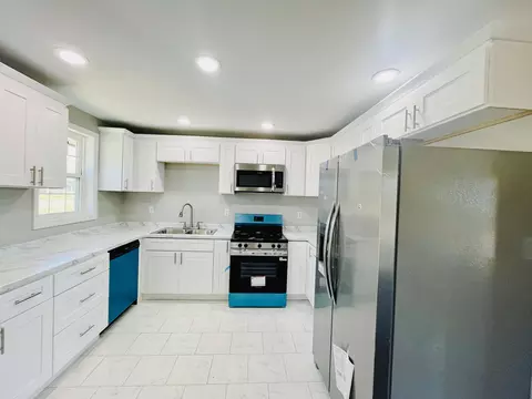 Kitchen - 271 Clay Ave, Corbin, KY 40701 photo 3 of 3