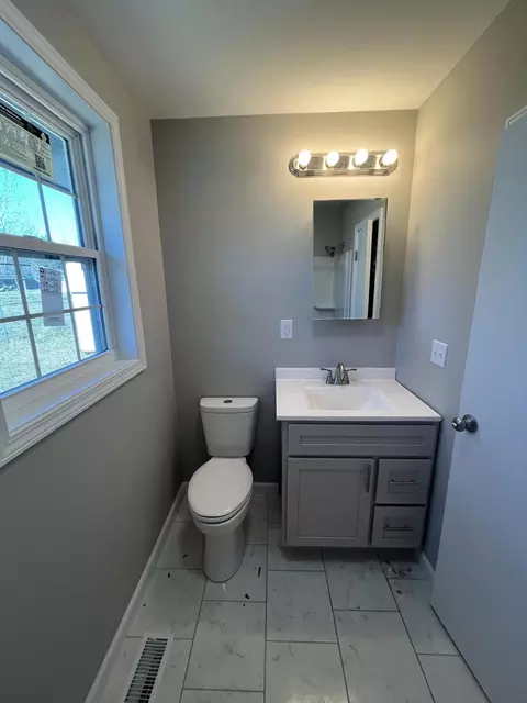 Bath - 271 Clay Ave, Corbin, KY 40701 photo 2 of 3