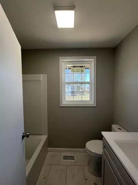 Bath - 271 Clay Ave, Corbin, KY 40701 photo 1 of 3