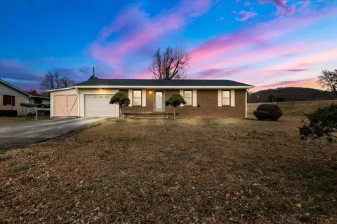 24 Cardinal Heights Rd, Williamsburg, KY 40769