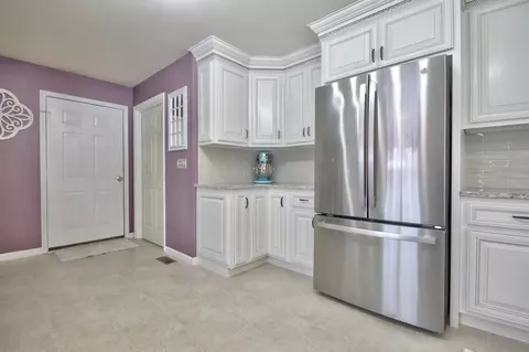 Kitchen - 28 Lakepointe Dr, Corbin, KY 40701 photo 3 of 6