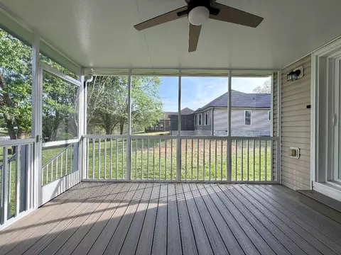 Exterior - 28 Lakepointe Dr, Corbin, KY 40701 photo 3 of 7