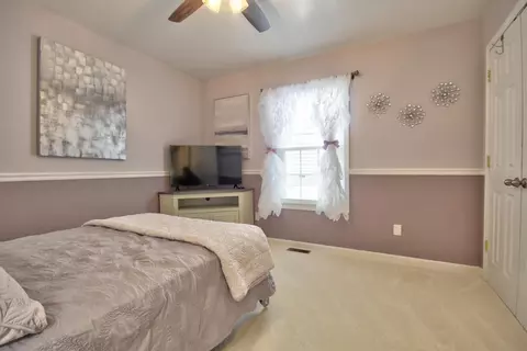 Bedroom - 28 Lakepointe Dr, Corbin, KY 40701 photo 3 of 4
