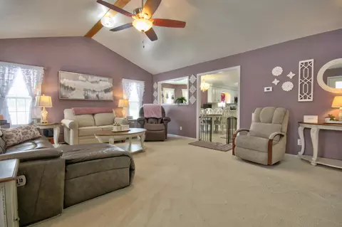 Living - 28 Lakepointe Dr, Corbin, KY 40701 photo 2 of 3