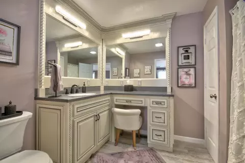 Bath - 28 Lakepointe Dr, Corbin, KY 40701 photo 1 of 2
