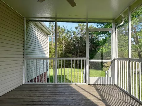 Exterior - 28 Lakepointe Dr, Corbin, KY 40701 photo 4 of 7