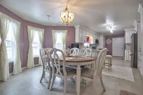Dining - 28 Lakepointe Dr, Corbin, KY 40701 photo 1 of 3
