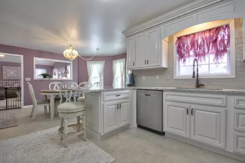 Kitchen - 28 Lakepointe Dr, Corbin, KY 40701 photo 6 of 6