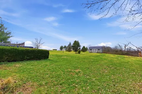Exterior - 360 Brandon Ct, Berea, KY 40403 photo 7 of 11
