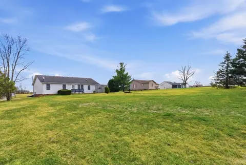 Exterior - 360 Brandon Ct, Berea, KY 40403 photo 8 of 11