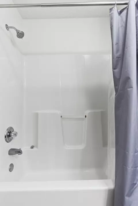 Bath - 360 Brandon Ct, Berea, KY 40403 photo 6 of 6
