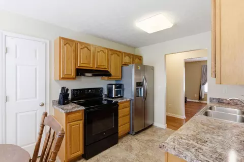 Kitchen - 360 Brandon Ct, Berea, KY 40403 photo 2 of 4