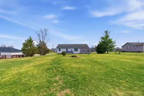 Exterior - 360 Brandon Ct, Berea, KY 40403 photo 9 of 11
