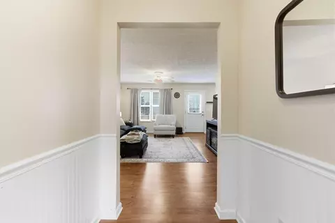 Entry Way - 360 Brandon Ct, Berea, KY 40403 photo 2 of 5