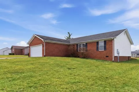 Exterior - 360 Brandon Ct, Berea, KY 40403 photo 2 of 11