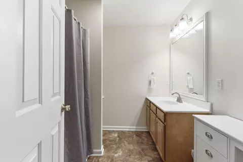 Bath - 360 Brandon Ct, Berea, KY 40403 photo 4 of 6