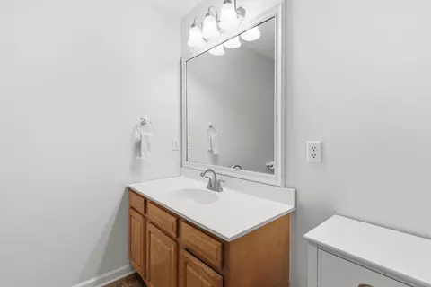Bath - 360 Brandon Ct, Berea, KY 40403 photo 5 of 6