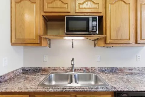 Kitchen - 360 Brandon Ct, Berea, KY 40403 photo 3 of 4