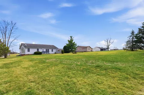 Exterior - 360 Brandon Ct, Berea, KY 40403 photo 10 of 11
