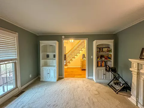 Living - 17 Amber Dr, Corbin, KY 40701 photo 2 of 4