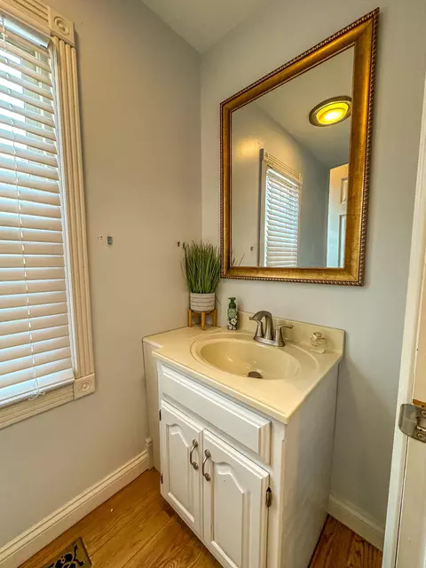 Bath - 17 Amber Dr, Corbin, KY 40701 photo 2 of 7