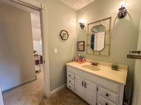Bath - 17 Amber Dr, Corbin, KY 40701 photo 6 of 7