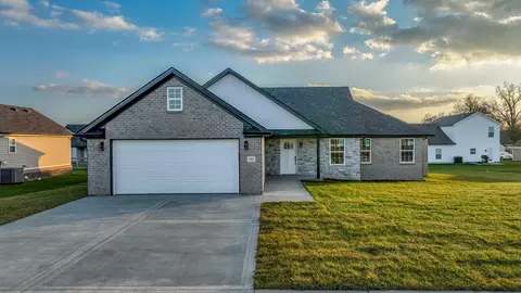 303 Mohegan Trl, Richmond, KY 40475