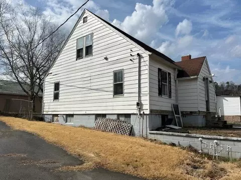 Exterior - 28 Fork Field Rd, Oneida, KY 40972 photo 2 of 5
