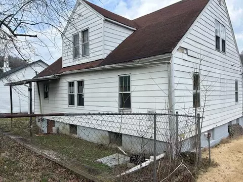 Exterior - 28 Fork Field Rd, Oneida, KY 40972 photo 3 of 5