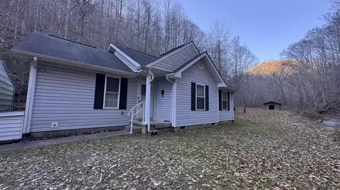 421 Wren Branch Rd, Oneida, KY 40972