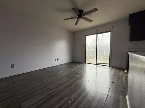 Living - 403 Brown St, Berea, KY 40403 photo 2 of 2