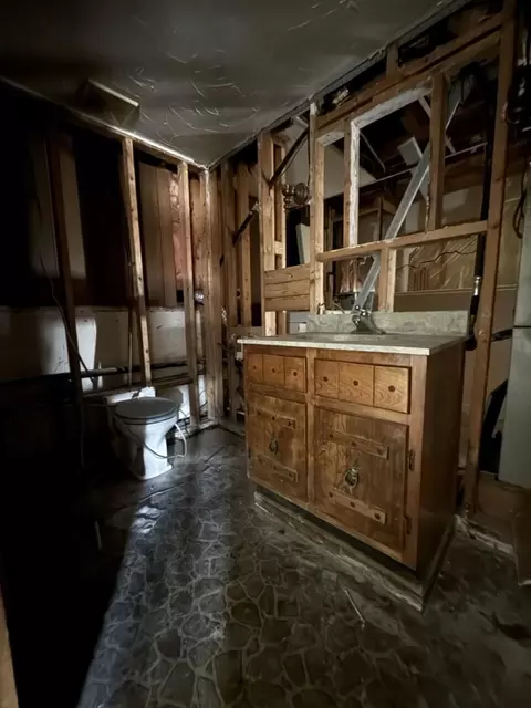 Bath - 403 Brown St, Berea, KY 40403 photo 3 of 3