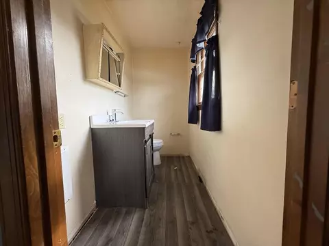 Bath - 403 Brown St, Berea, KY 40403 photo 2 of 3