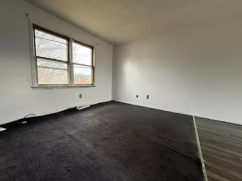 Living - 403 Brown St, Berea, KY 40403 photo 1 of 2