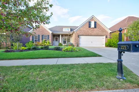 221 Somersly Pl, Lexington, KY 40515