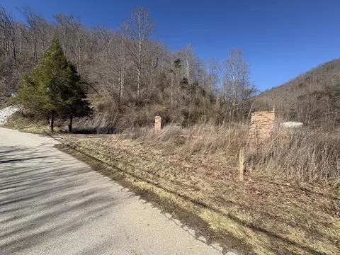 5735 Kentucky 1482, Oneida, KY 40972